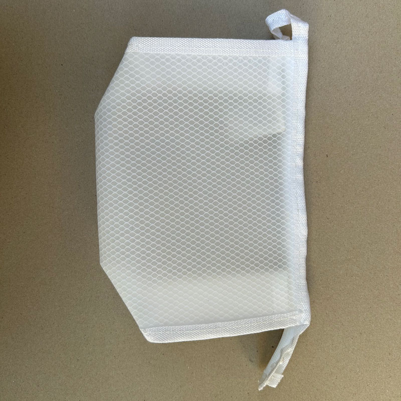 Kaip išvalyti skaidrų kosmetinį krepšį