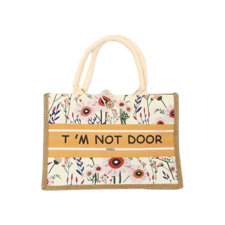 Pastabos ant rankomis dažytų drobės krepšių